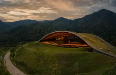 Teatro Earth Valley, do Goa, Aposta em Arquitetura Integrada ao Terreno